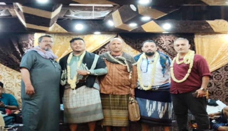 المستشار ناصر زيد اليوسفي يهنى  الشاب ابراهيم السعدي بمناسبة الزفاف