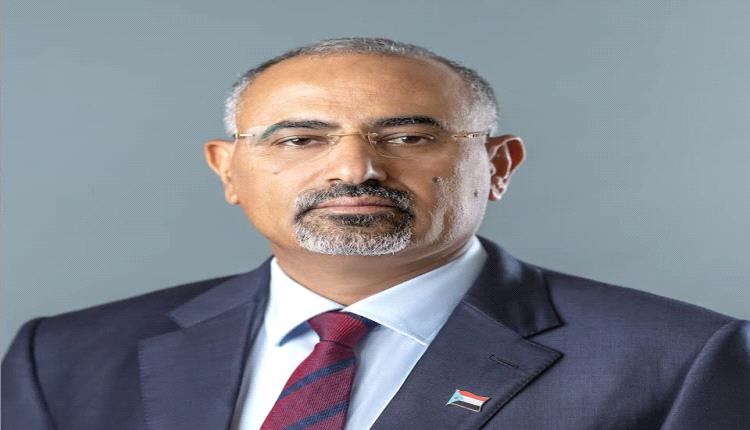 الرئيس الزُبيدي يُعزي الناشط الإعلامي نافع بن كليب بوفاة شقيقته