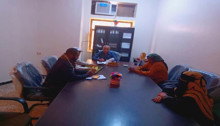 اليزيدي يلتقي أعضاء اللجنة التنسيقية للأحداث ويناقش معهم البدء بإجراءات إنشاء دار لرعاية وتأهيل الأحداث بأبين