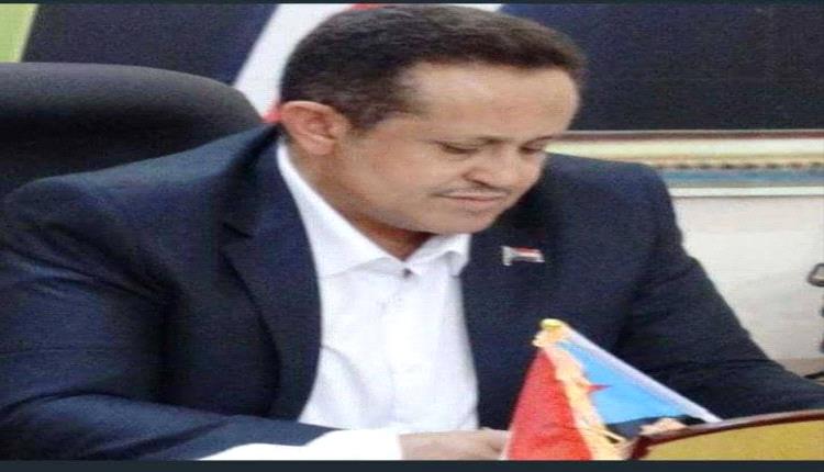 رئيس انتقالي لحج يعزي العميد مختار النوبي في وفاة عمته