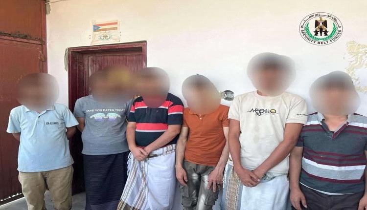 قوات الحزام الأمني بالصبيحة تحبط محاولة تهريب 14 شخصًا من مناطق الحوثيين عبر ساحل رأس العارة