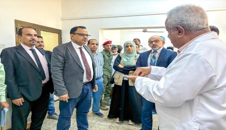 الوزير السقطري يدشن تسليم أجهزة حديثة للمختبر المركزي لمراقبة جودة الأسماك بعدن