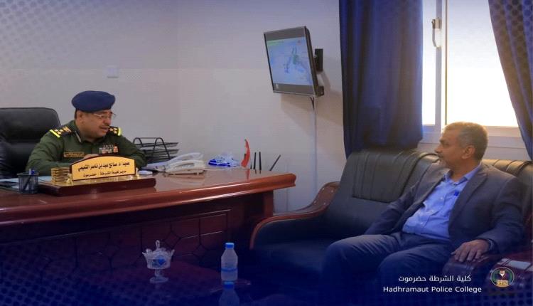 وكيل محافظة حضرموت للشؤون المالية والإدارية يزور كلية الشرطة_حضرموت ويشيد بجهودها المبذولة