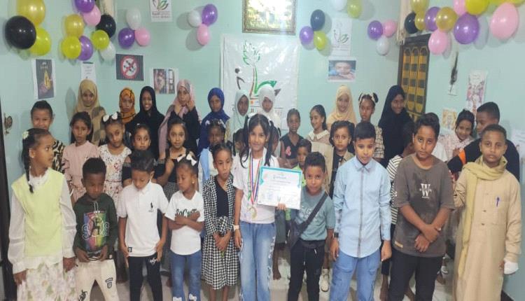مركز رباط الخير في أبين يُكرِّم الطالبة فاطمة نزار يحيى لحصولها على المركز الأول في مسابقة الحساب الذهني