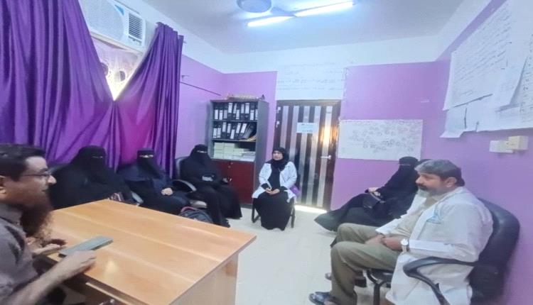 مدير عام صحة أبين يناقش تعزيز مكافحة الأوبئة عبر الأنشطة الإيصالية والتثقيف الصحي