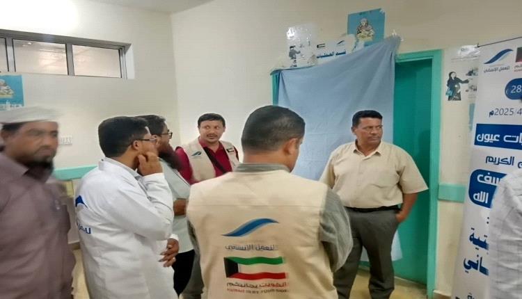 مكتب الصحة أبين  والسلطة المحلية يدشنان المخيم الطبي المرضى العيون بمدينة شقره