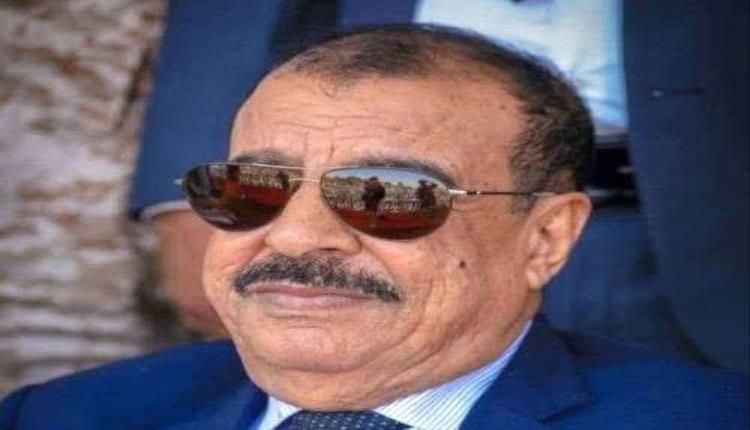 اللواء بن بريك يعزي في وفاة المقدم عوض سالم البسيري