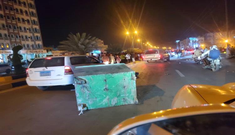 خطر الملثمون في المكلا: استنكار واسع لتصرفات غير مسؤولة