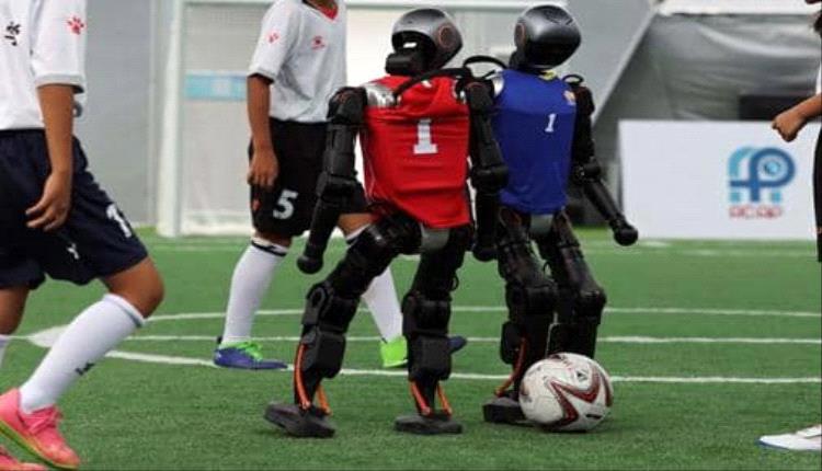 فريق صيني يتدرب للمشاركة في أول دورة كرة قدم للروبوتات الشبيهة بالبشر