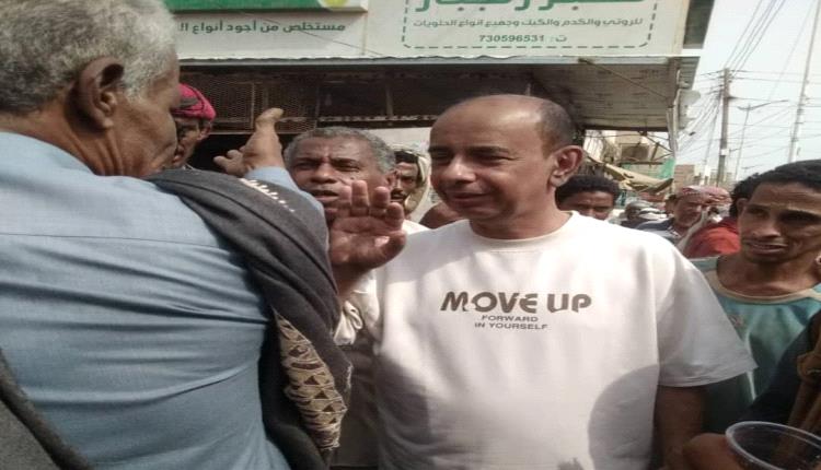 الشدادي ينفذ نزولًا ميدانيًا إلى سوق زنجبار لضبط الأسعار ومراقبة التزام التجار بالتسعيرة الجديدة