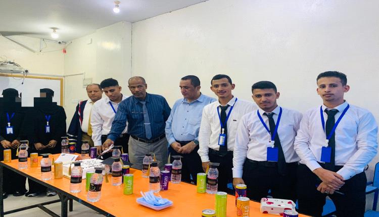 مناقشة مشروع تخرج في كلية العلوم الإدارية حول دور تكاليف الجودة في تحسين الأداء المالي للشركات الصناعية بعدن