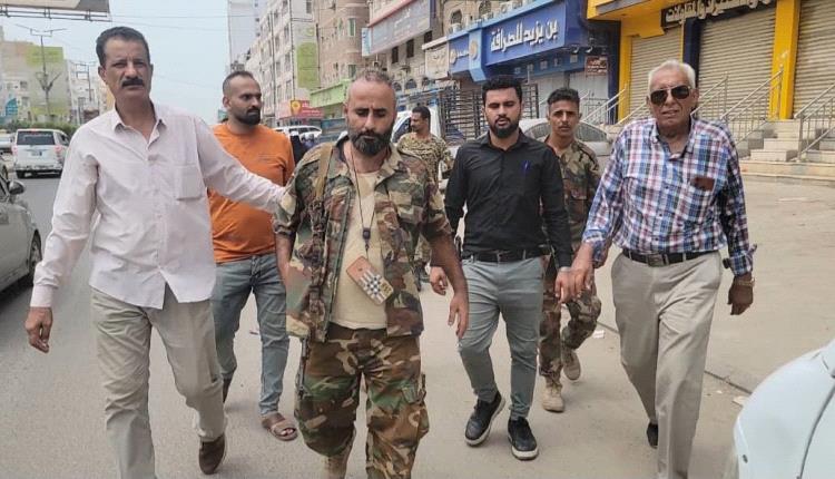لرفضها بيع العملات الأجنبية..
إغلاق عدد من محلات الصرافة في مديرية المنصورة بعدن