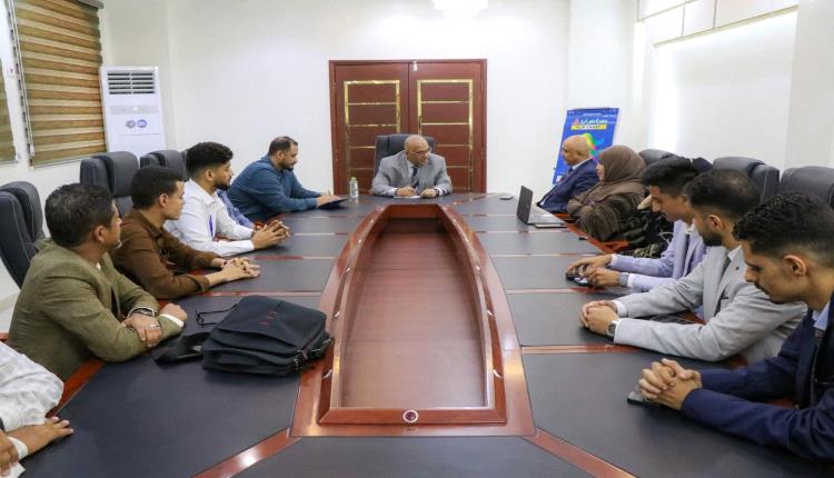 الوزير باذيب يطلع على سير العمل في المؤسسة العامة للاتصالات ويتفقد نشاط شركة 