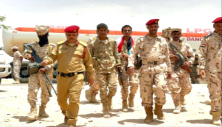 العميد الكعلولي والمقدم النقيب يتفقدان النقاط العسكرية في خط الرويك- عارين بشبوة