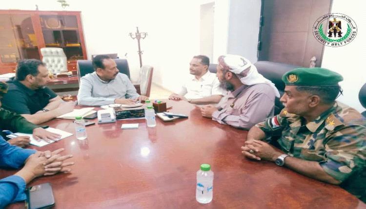 مدير علاقات الحزام الأمني يلتقي مدير عام صندوق صيانة الطرق والجسور في العاصمة عدن
