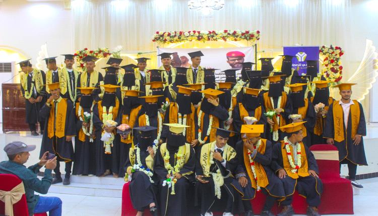 جامعة  أبين تحتفي بتخرج دفعة الشهيد عبداللطيف السيد في جامعة أبين