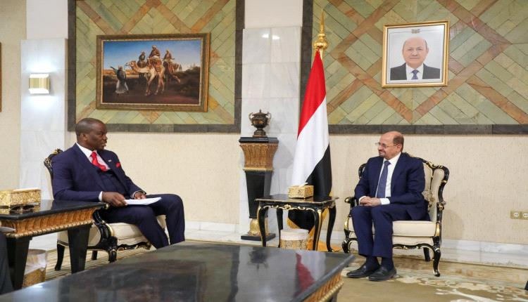 وزير الخارجية يبحث مع سفير جمهورية جنوب أفريقيا تعزيز التعاون التنموي والاقتصادي