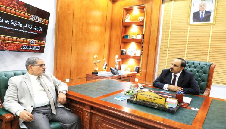 المحافظ بن ماضي يطلع على استعدادات جامعة حضرموت للعام الجامعي الجديد