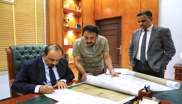 محافظ حضرموت يُعمد مخطط مشروع مدينة عبدالعزيز عبدالمحسن الراشد السكنية الخيرية لذوي الدخل المحدود ومنشآت تنموية بمديرية الشحر