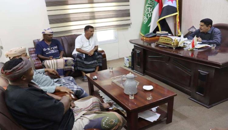 رئيس تنفيذية انتقالي حضرموت يلتقي قيادة مجلس الفرق الشعبية بنادي التضامن