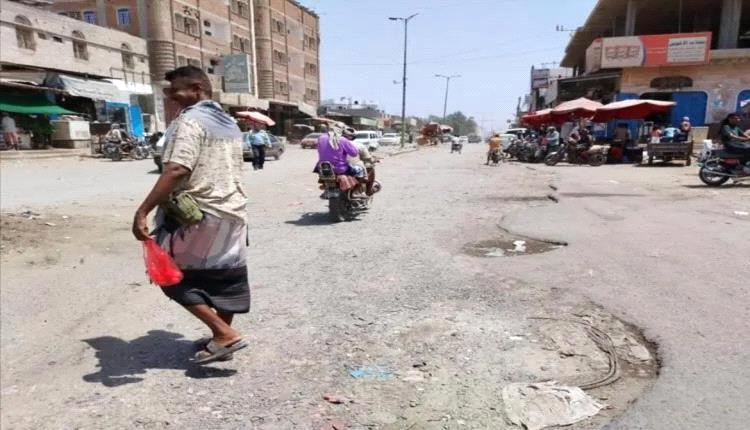 تحت تهديد قنبلة يدوية.. رجل يختطف زوجته من منزل أهلها
