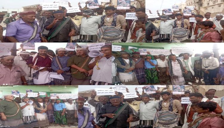 مشائخ وقيادات عسكرية واجتماعية من أبناء أحور ينظمون وقفة تضامنية مع العميد أبو مشعل الكازمي