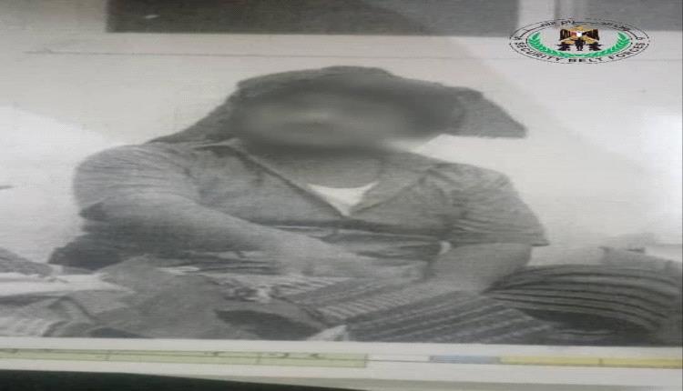 قوات الحزام الامني تلقي القبض على مطلوب قضائياً وتسلمه للجهات المختصة