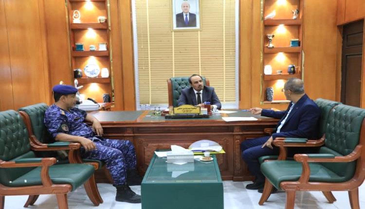 محافظ حضرموت يوجه بحزمة حلول عاجلة لتحسين الخدمات الحيوية في مديرية الشحر