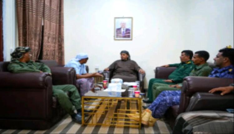 المحافظ الثقلي يناقش مع قيادة الشرطة جهود ضبط الأسعار ومراقبة الأسواق