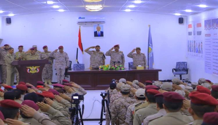 وزير الدفاع يجتمع برئاسة الأركان والهيئات والدوائر والدفعة 17 قيادة وأركان