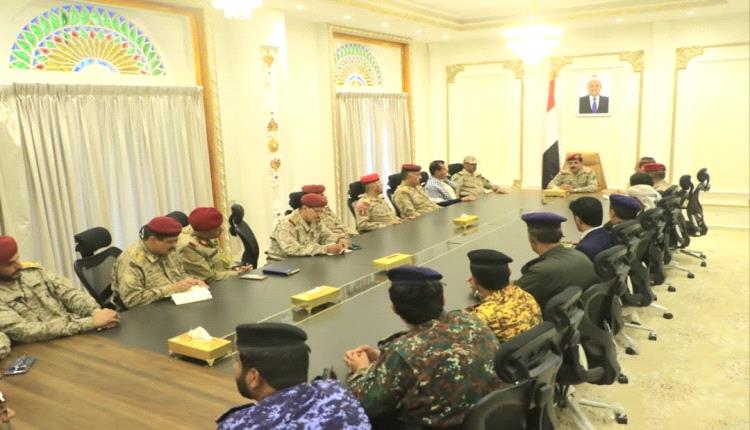 وزير الدفاع يترأس اجتماعاً موسعاً للجنة الأمنية في محافظة مارب