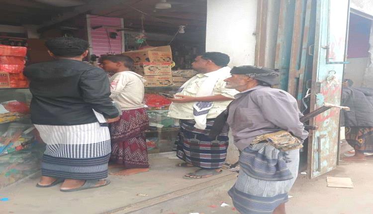 انتقالي المضاربة ورأس العارة ينفذ نزولًا ميدانيًا لمراقبة الأسعار في أسواق المديرية