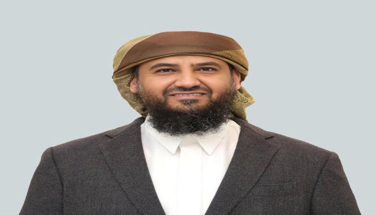 خلال اتصال هاتفي.. المحرّمي يعزي اللواء بن بريك في وفاة شقيقه وابن عمه