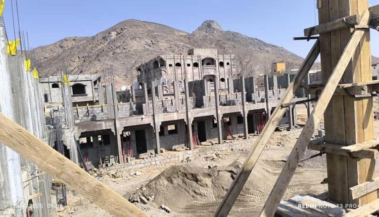 تواصل الأعمال في مشروع إنشاء مدرسة الفقيد "البحري" بمديرية بيحان بشبوة