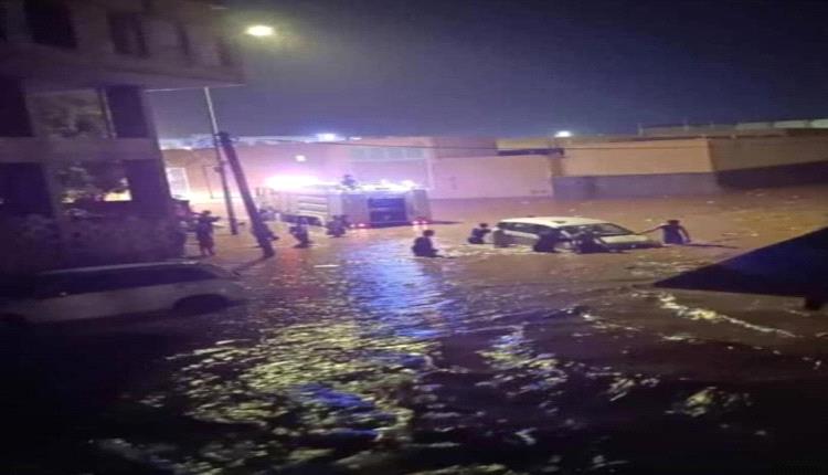امطار غزيرة في عدن القديمة وغرق عدد من الشوارع