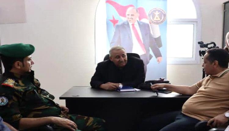 رئيس فريق التوجيه والرقابة الرئاسية يلتقي بقائد الحزام الأمني في لحج