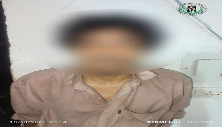 الحزام الأمني بعدن يضبط متهماً بجريمة قتل حاول الانتحار بسلاح ناري