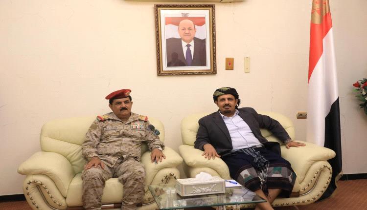 محافظ حضرموت ووزير الدفاع يناقشان في سيئون سُبل تعزيز الأمن ومواجهة تداعيات الحالة الجوية