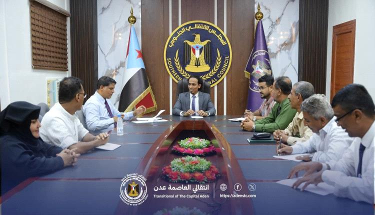 مؤكداً ضرورة دعم المعلمين وتبني مطالبهم..
 السقاف يبحث مع نقابة المعلمين الجنوبيين الاستعداد للعام الدراسي الجديد