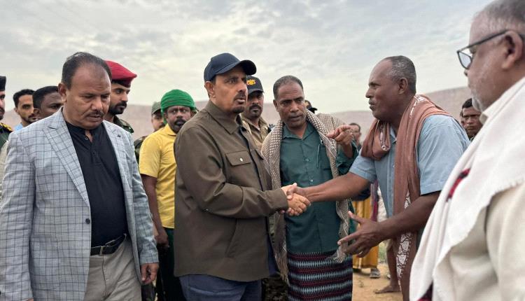 محافظ حضرموت يقدّم واجب العزاء لأسرتي الشابين يادين وحديجان بمديرية تريم