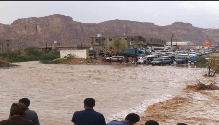 شبوة .. استمرار تأثيرات المنخفض الجوي وأمطار غزيرة وسيول جارفة والدفاع المدني والصحة يصدران تحذيرات عاجلة
