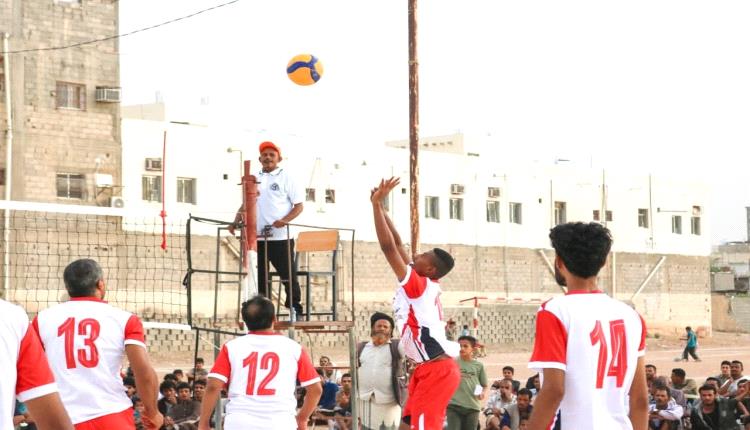 برعاية المحافظ بن الوزير وبدعم كاك بنك.. تضامن شبوة يتجاوز الميناء و يتوَّج بطلاً في أربعينية الفقيد أحمد الجبيلي.