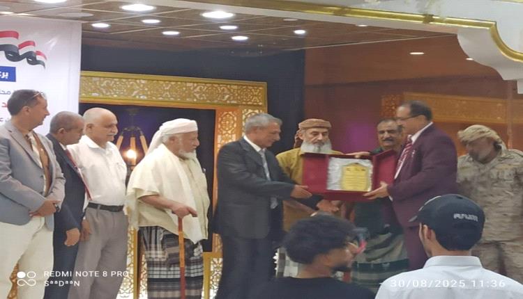 السلطات المحلية بلحج والقوى الوطنية الجنوبية بالعاصمة عدن تكرم المناضل الجسور عبدالله علوان الناخبي