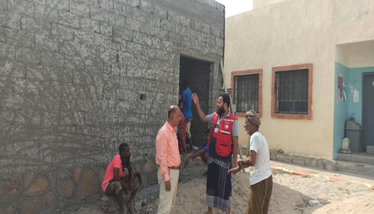 مدير عام زنجبار يطّلع على الأعمال الإنشائية لغرفة الطوارئ التوليدية بالوحدة الصحية الشيخ سالم