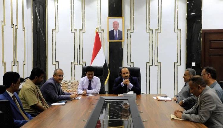 محافظ حضرموت ووزير النفط يناقشان الوضع التمويني للمشتقات النفطية بالمحافظة
