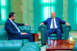 الرئيس الزُبيدي يطّلع من وزير التربية على استعدادات بدء العام الدراسي الجديد