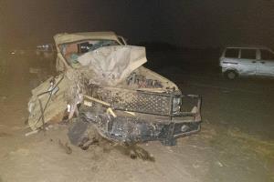 أسفر عن وفاة 3 أشخاص وإصابة آخرين.. حادث مروري مروّع بين طقم وباص نقل جماعي في الخط الدائري دوفس  بأبين(صور)