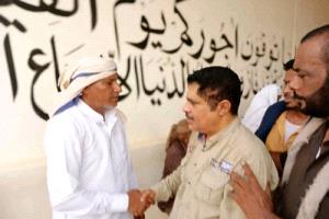 رئيس انتقالي حضرموت يشارك في تشييع جثمان الفقيد التميمي وينقل تعازي الرئيس الزُبيدي