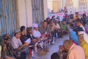 رئيس تنفيذية انتقالي أبين يلتقي قبائل باكازم أحور للوقوف على مطالبها
