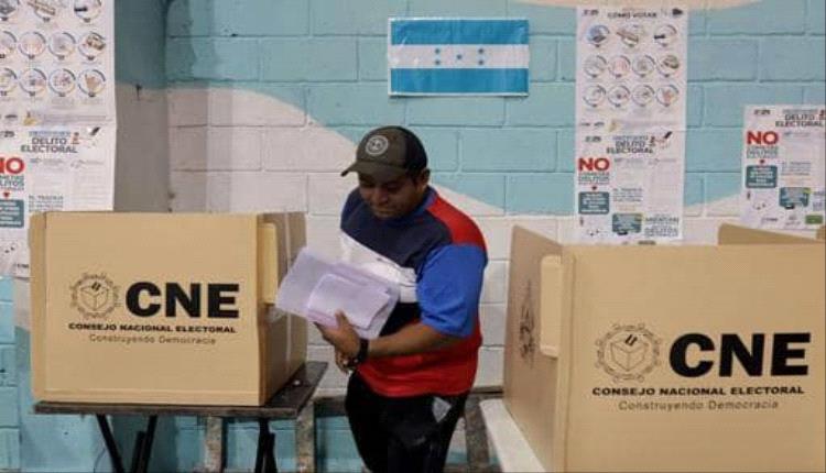 هندوراس تبدأ فرز أصوات الانتخابات الرئاسية وسط تمديد فترة التصويت